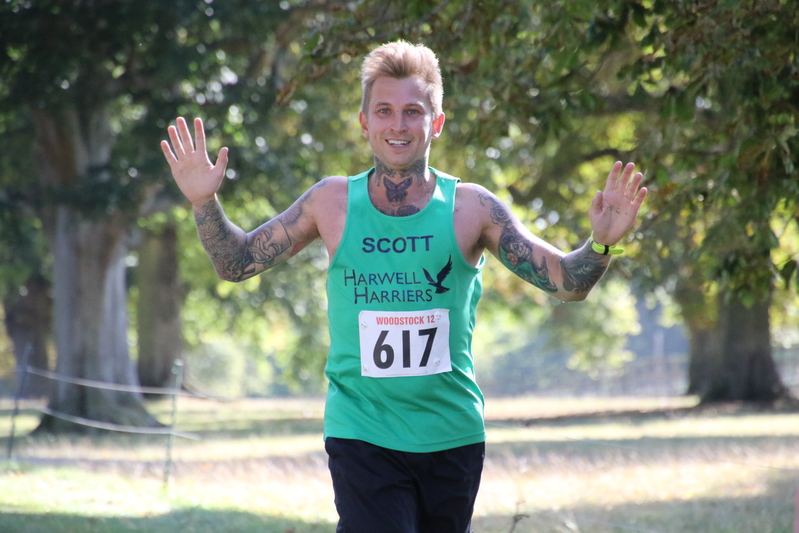 photo 1173 of a runner